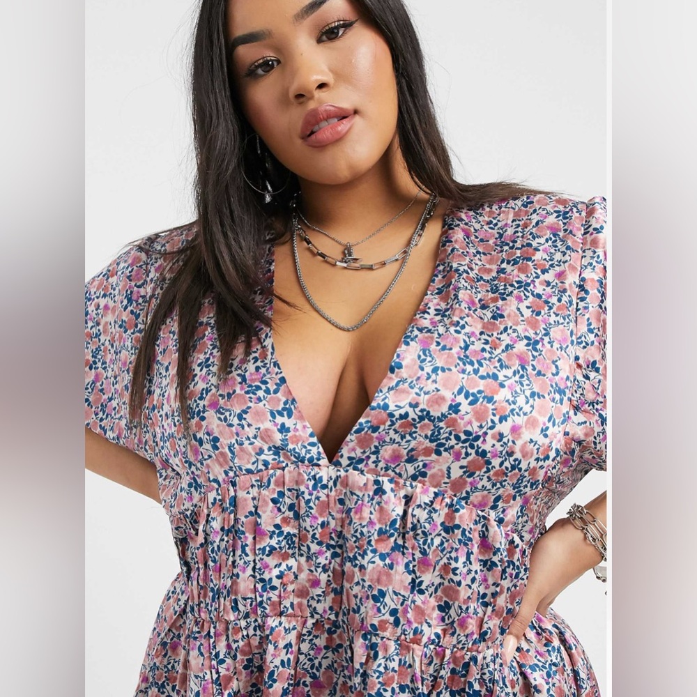 Plus En creme Ditsy Floral V-Neck Smocked Dress